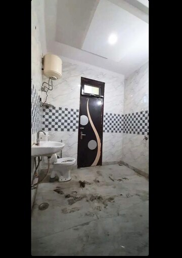 Bathroom in 2 BHK Builder Floor at Lado Sarai – for Rent