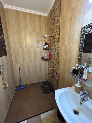 Bathroom in 1 BHK Builder Floor at Malviya Nagar – for Rent