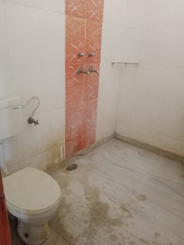 Bathroom in 1.5 BHK Builder Floor at Sector 25 – for Rent