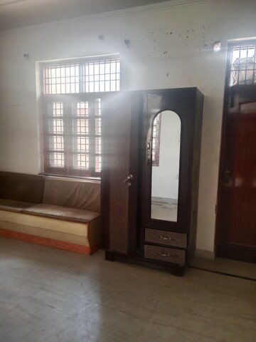 Room in 1.5 BHK Builder Floor at Sector 25 – for Rent