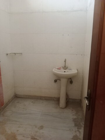 Bathroom in 1.5 BHK Builder Floor at Sector 25 – for Rent