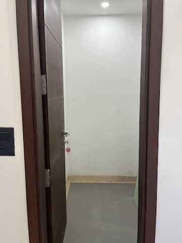 Building Lobby in 3 BHK Builder Floor at Ansal Sushant Lok I, Sector 43 – for Sale