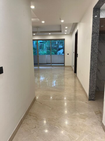 Building Lobby in 3 BHK Builder Floor at Ansal Sushant Lok I, Sector 43 – for Sale