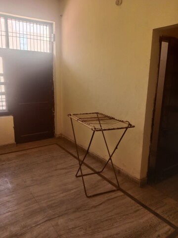 2 BHK Builder Floor For Rent in Sector 25