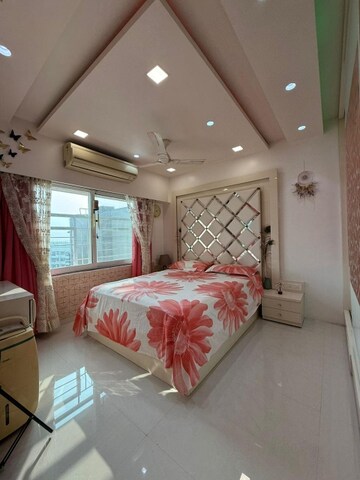 Bedroom in 2 BHK Apartment at Shivam CHS Andheri , Andheri West – for Rent