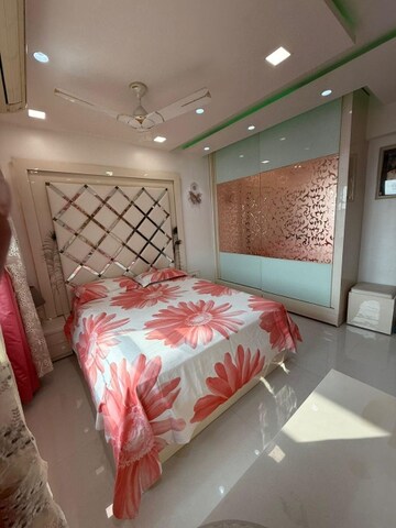 Bedroom in 2 BHK Apartment at Shivam CHS Andheri , Andheri West – for Rent