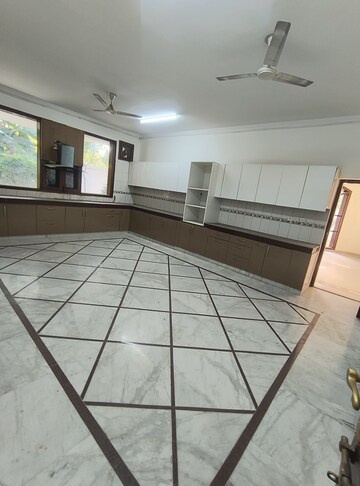 Balcony in 5 BHK Villa at Sainik Farm – for Rent