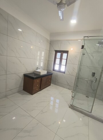 Kitchen in 5 BHK Villa at Sainik Farm – for Rent
