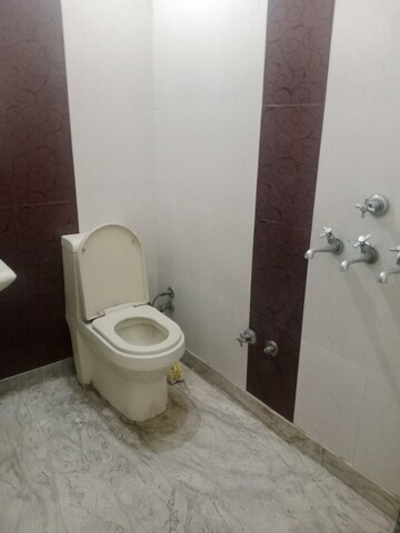 Bathroom in 2 BHK Builder Floor at Sector 17 – for Rent