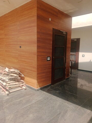 Room in 2 BHK Builder Floor at Sector 25 – for Rent