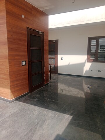 Room in 2 BHK Builder Floor at Sector 25 – for Rent