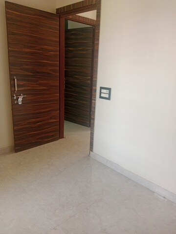 Room in 2 BHK Builder Floor at Sector 25 – for Rent