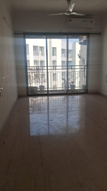 Room in 2 BHK Apartment at Mahalakshmi Towers, Andheri West – for Rent