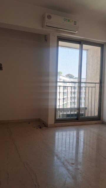 Room in 2 BHK Apartment at Mahalakshmi Towers, Andheri West – for Rent