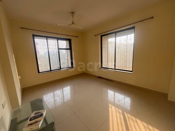Room in 3 BHK Apartment at Sheth Vasant Pride, Kandivali East – for Sale