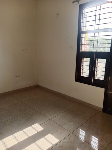 Room in 4 BHK Builder Floor at Sector 13 – for Rent