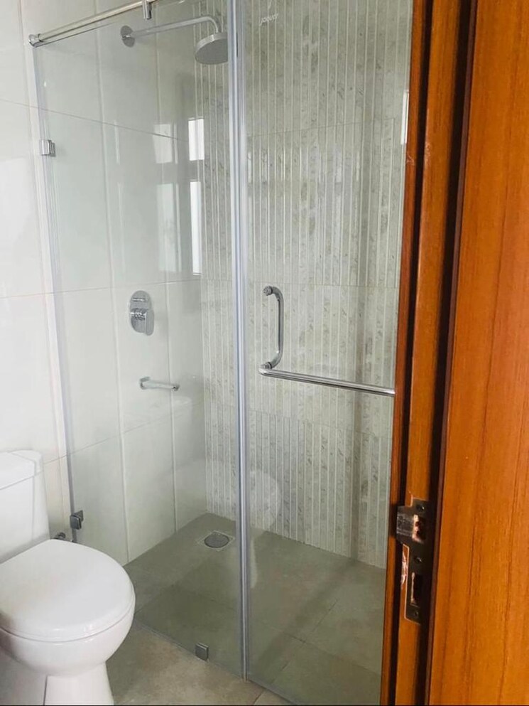 Bathroom, central-park-flower-valley-aqua-front-towers 3 Bedroom 2134 Sq.Ft. Apartment In Sohna Sector 33 Gurgaon 8120041