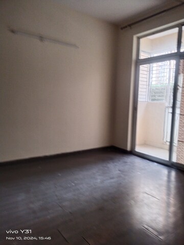 Room in 3 BHK Apartment at Sector 16c Greater Noida – for Sale