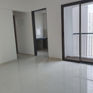 Room in 1 BHK Apartment at Runwal Eirene Phase 2, Majiwada – for Rent