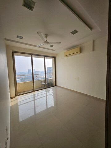 Room in 5 BHK Apartment at Oberoi Realty Splendor, Jogeshwari East – for Rent
