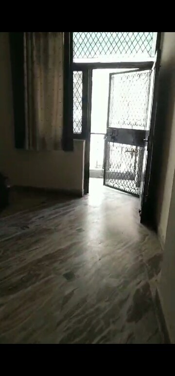 Room in 2 BHK Builder Floor at Lajpat Nagar – for Rent
