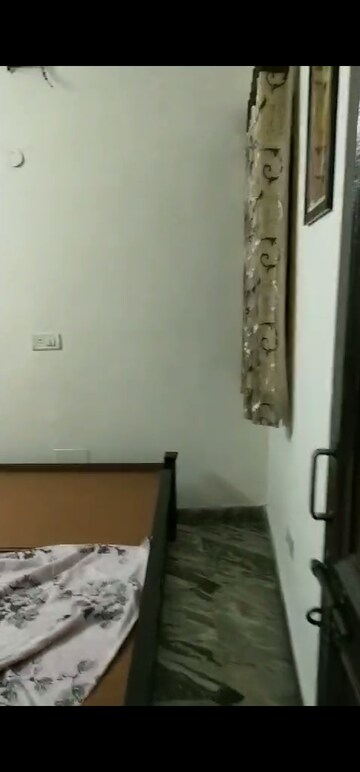Furnished Amenities in 2 BHK Builder Floor at Lajpat Nagar – for Rent
