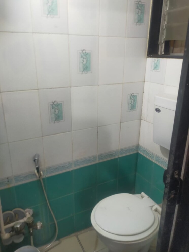 Bathroom, goregaon west 1 Bedroom 360 Sq.Ft. Apartment In Goregaon West Mumbai 8120124