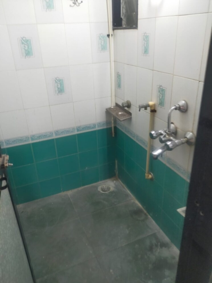 Bathroom, goregaon west 1 Bedroom 360 Sq.Ft. Apartment In Goregaon West Mumbai 8120124
