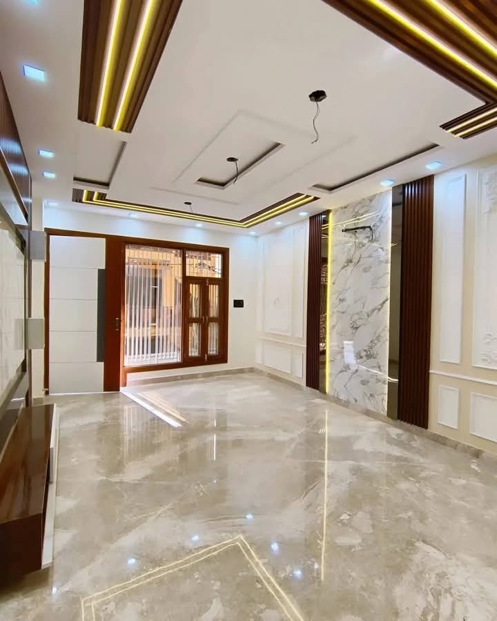 3 BHK + Pooja Room,Servant Room,Study Room,Extra Room Builder Floor For Sale in Ultra Luxury Apartment 