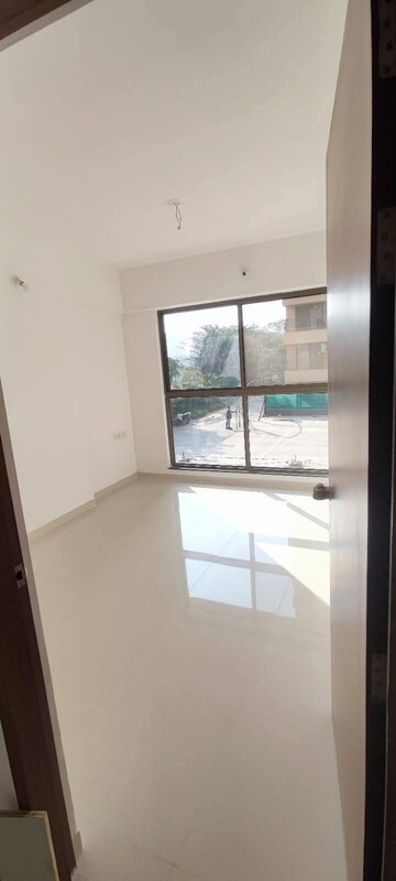 Room in 2.5 BHK Apartment at Dhanori – for Rent