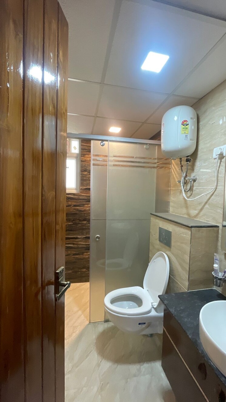 Bathroom, shalimar-gallant 3 Bedroom 2200 Sq.Ft. Apartment In Mahanagar Lucknow 8120270