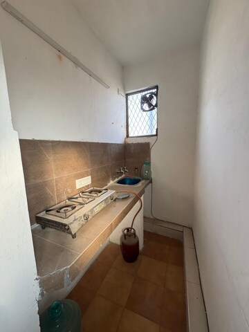 Furnished Amenities in 2 BHK Builder Floor at Lajpat Nagar – for Rent