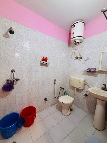 Bathroom in 2 BHK Builder Floor at Vijay Nagar – for Rent