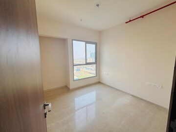Room in 2 BHK Apartment at Piramal Vaikunth, Balkum Pada – for Rent