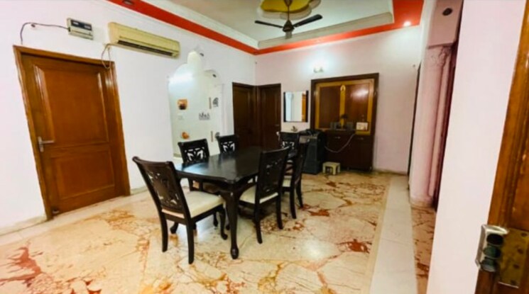 Room, sector 51 Pg For Boys & Girls In Sector 51 8120342