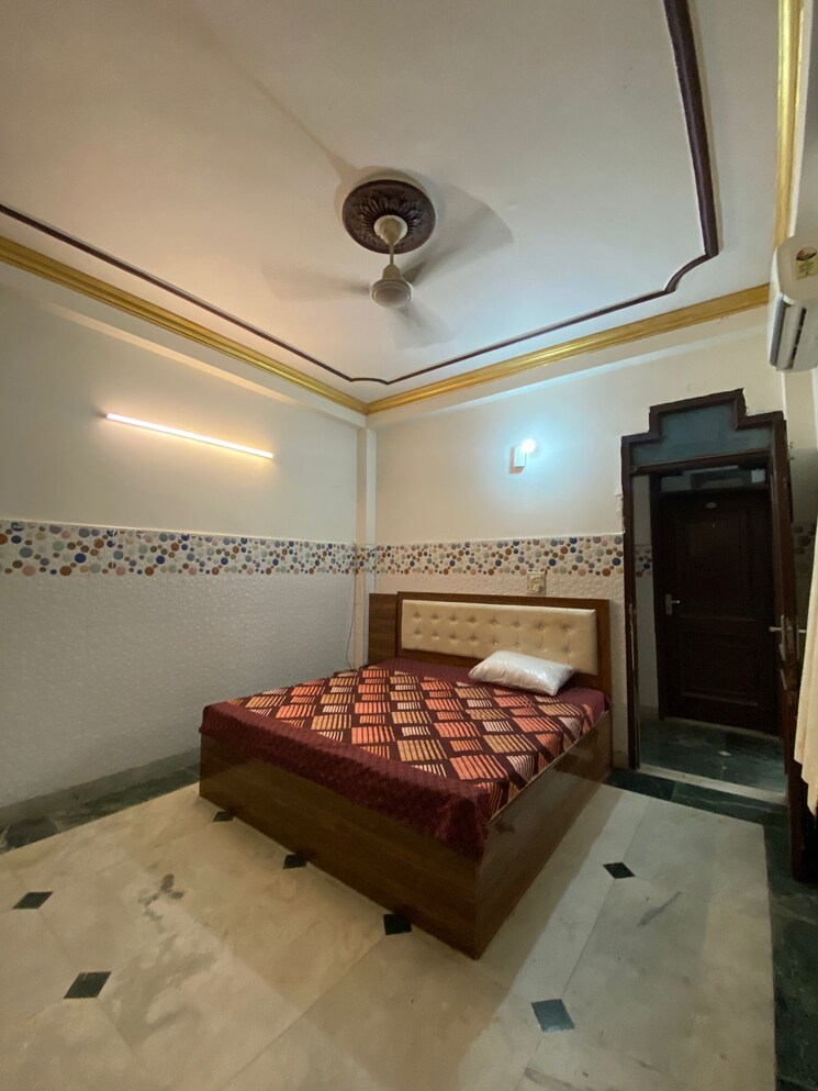 Room, sector 51 Pg For Boys & Girls In Sector 51 8120342