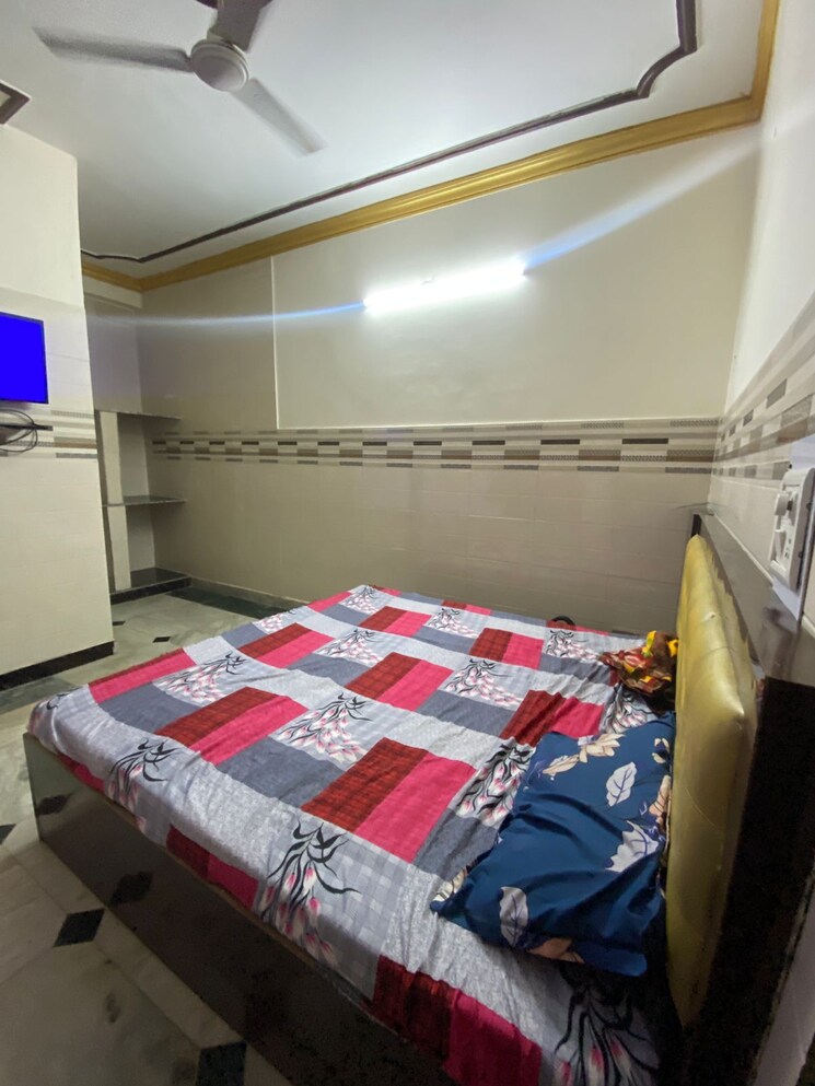 Room, sector 51 Pg For Boys & Girls In Sector 51 8120342