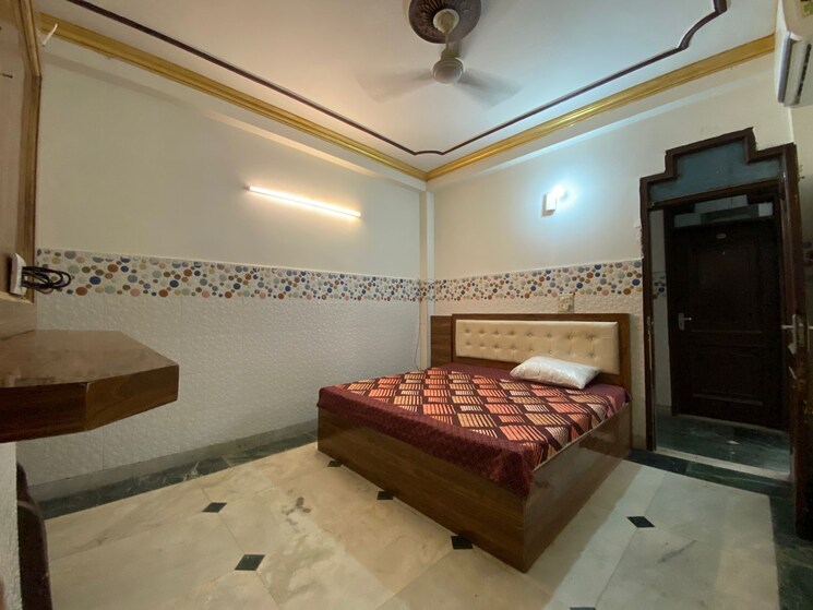 Room, sector 51 Pg For Boys & Girls In Sector 51 8120360