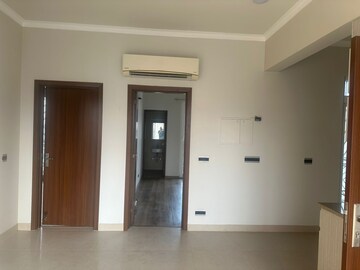 Room in 2.5 BHK Apartment at Central Park 3 Flower Valley, Sohna Sector 33 – for Rent