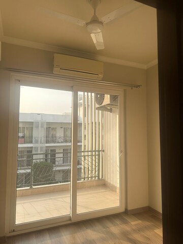 Room in 2.5 BHK Apartment at Central Park 3 Flower Valley, Sohna Sector 33 – for Rent