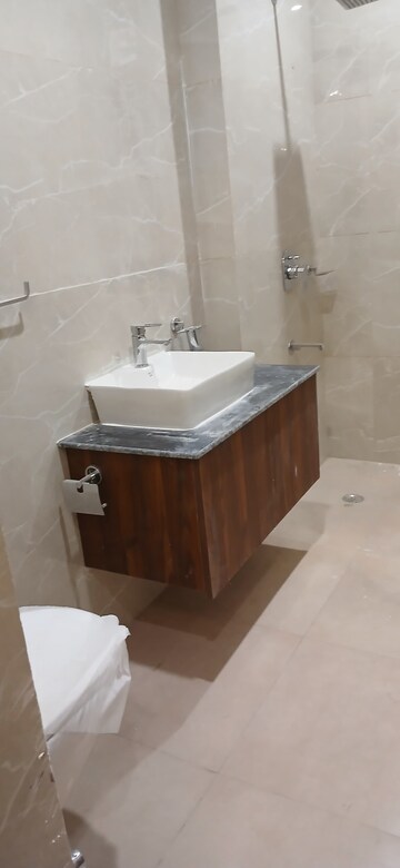 Bathroom in 3 BHK Builder Floor at Ardee City, Sector 52 – for Rent