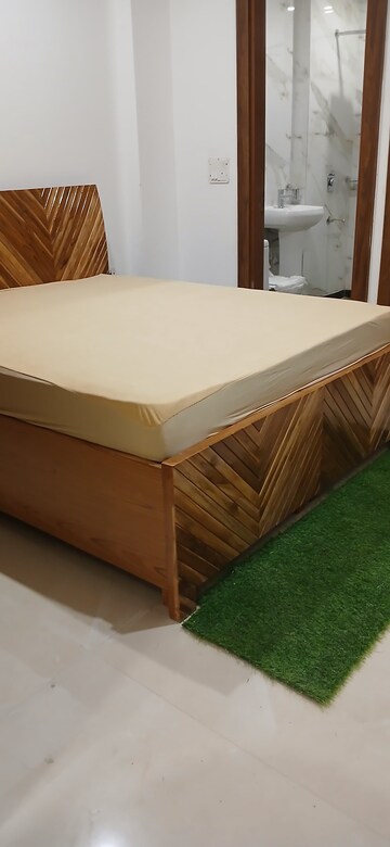 Bedroom in 3 BHK Builder Floor at Ardee City, Sector 52 – for Rent
