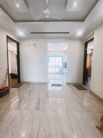 Building Lobby in 3 BHK Builder Floor at Sector 38 – for Rent