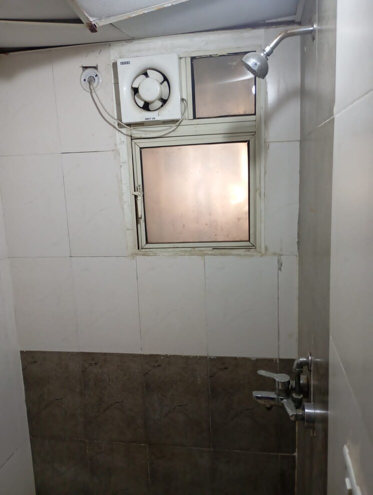 Bathroom, nimbus-the-hyde-park 2 Bedroom 1080 Sq.Ft. Apartment In Sector 78 Noida 8120408