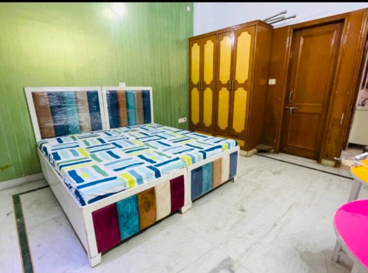 Room, sector 61 Pg For Girls In Sector 61 8120455
