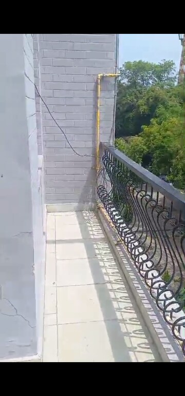 Balcony in 1 BHK Builder Floor at Aradhana Enclave – for Rent
