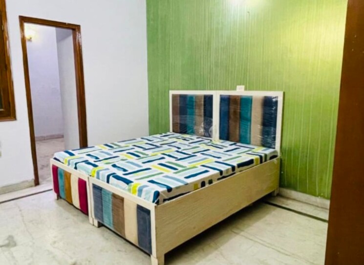 Room, sector 61 Pg For Girls In Sector 61 8120476