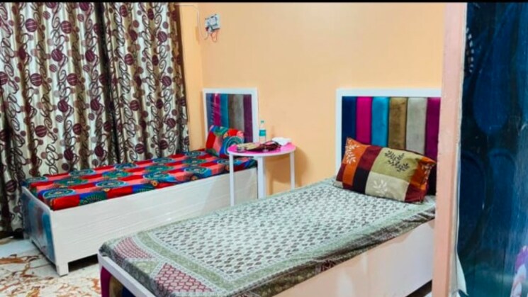 Room, sector 61 Pg For Girls In Sector 61 8120476