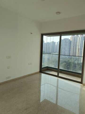 Room in 3 BHK Apartment at Kalpataru Immensa, Kolshet Road – for Sale