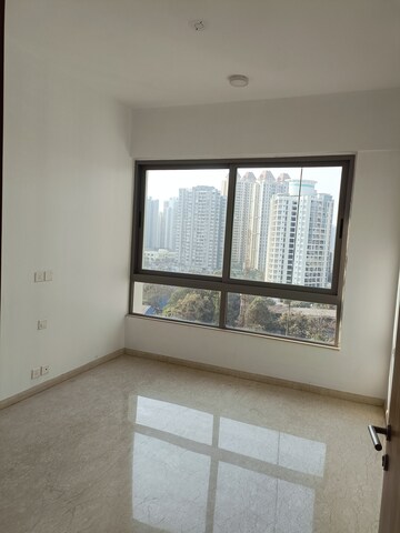 Room in 3 BHK Apartment at Kalpataru Immensa, Kolshet Road – for Sale